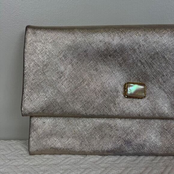 Vintage 60s 70s Shiny Silver Lewisette Clasp Clutch Wallet Coin Purse MOD Magnet - Picture 2 of 12